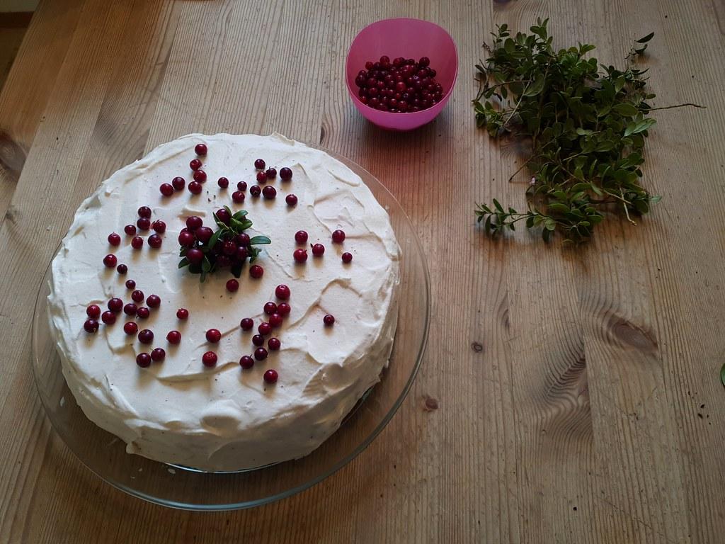 Lingonberry cake